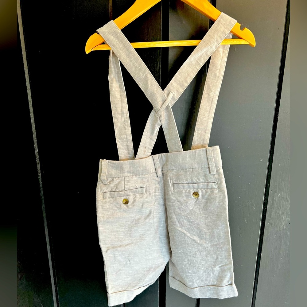 Boys linen suspender shorts 4t like new condition